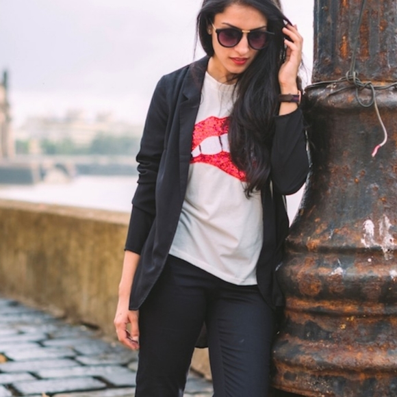 New Sequin Bite my Lip Graphic t-shirt - Picture 2 of 6